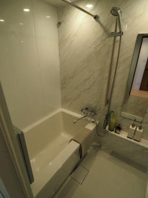 浴室　デザイン性の高いバスルーム