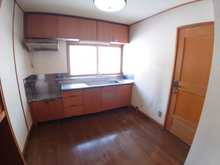 キッチン　2階にもキッチンがあり二世帯住宅としても利用可能
