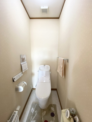 トイレ　トイレ2階
リフォーム済みで気持ちの良い空間となっております！