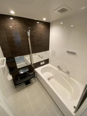 浴室　タカラスタンダード製の浴室。Bluetooth機能付きのスピーカーもあり音楽を聴きながら入浴できます。