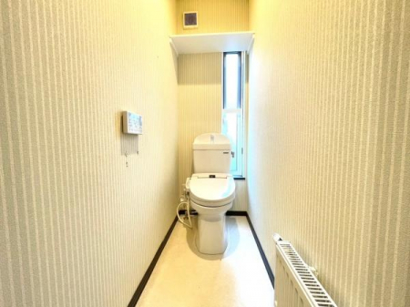 トイレ　温水洗浄機付きのトイレです。