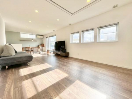 rO@zZ炵ꂢȓB𑽂݂26̃rÓAC▾邳mۂAF̕ǂŃfUCԂł