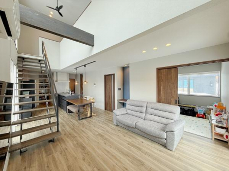 ���n�O�ώʐ^�@���������~���z�V��̉����!�V�[�����O�t�@���ƌ��������������B�I�[�v���K�i�ŋ�ԂɍL������BLDK��̌^�̎g���₷���Ԏ��B���邭���K�ȏZ��Ԃł��B