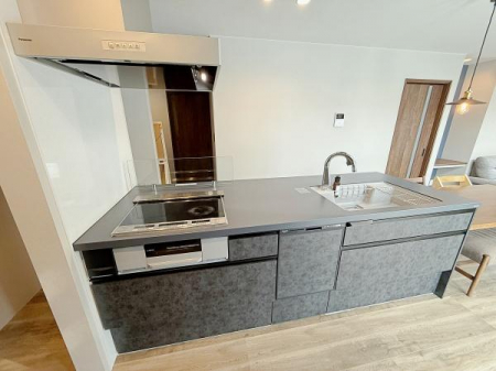 �L�b�`���@���_���ȃf�U�C���̃V�X�e���L�b�`���B��ƃX�y�[�X���L���A���q���܂ƈꏏ�̒������X���[�Y�B�H��@�t���Ō�Еt���̕��S���y���ł��܂��B