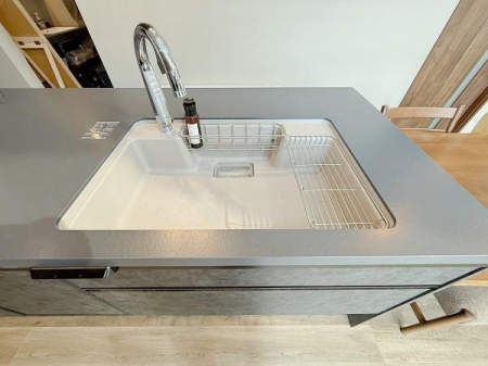 �L�b�`���@�g���₷����^�V���N���̗p�B���؂�J�S�t���ō�ƌ������ǂ��A�V�����[�����ł��������ȒP�B�����̉Ǝ����T�|�[�g����@�\�I�ȃL�b�`���ݔ��ł��B