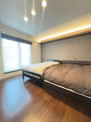 �m���@�x�b�h��2��u���Ă���Ƃ��������A�J�������ӂ��L�����m�ہB�傫�ȑ�����͎��R���������A�����u�₩�ɖڊo�߂邱�Ƃ��ł��܂��B�@�\�I�ȃ_�E�����C�g�������A�������Ǝ��p�������˔������݌v�ł��B