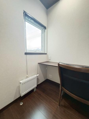 ���r���O�ȊO�̋����@���r���O�̌������痣��A�d����׋��ɏW���ł���Ɨ��������[�N�X�y�[�X�ł��B����t���̃f�X�N��PC��ƂɍœK�ȍL�����m�ہB������̏_�炩�Ȍ��Ɨ����������F�����A�����̗ǂ���Ǝ��Ԃ��T�|�[�g���܂��B