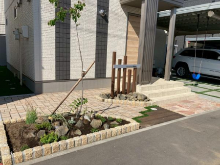 ���ց@ ������Ƃ������_���ȊO�ςɁA�V���{���c���[�́u�W���[���x���[�v���悭�f���܂��I�t�͉��Ȕ����ԁA���Ăɂ͐Ԃ����A�H�͍g�t�ƁA�G�߂̈ڂ낢����������f�G�Ȍ��֎��肪�A�����̕�炵��L���ɍʂ�܂��B