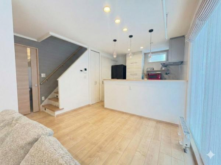 ���r���O�@��AI�ɂ��Ƌ�������H�����ς�
�Ƌ��u���Ă���Ƃ肠��L�����ւ�_�C�j���O�B�������ȃy���_���g���C�g��_�E�����C�g���A�H����J�t�F�̂悤�ȋ�Ԃɉ��o���܂��B