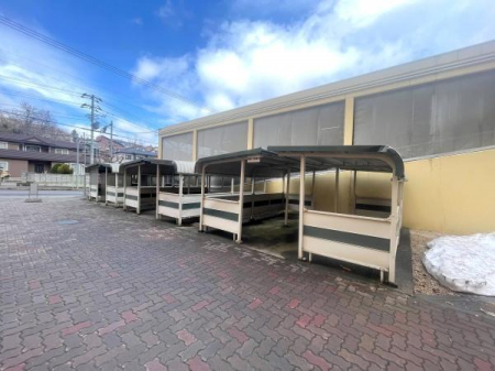 ���̑����p���@�~�n���ɂ͉����t���̒��փX�y�[�X����������Ă��܂��B�J��Ⴉ���؂Ȏ��]�Ԃ���邱�Ƃ��ł��A�򉻂�h����̂��������|�C���g�ł��B���u���^�C�v�ŏo����������₷�����X�̈ړ������K�ł��B