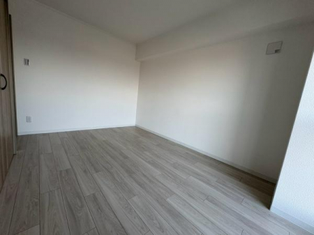 �m���@-