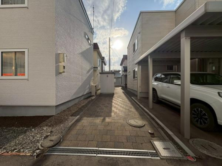 ���ԏ�@���ԃX�y�[�X�P�䂠��B�Ԍ��͖�2.7���ł��B���u�̈ڐݍH�����s���΂Q��ڂ��m�ۂł��܂��B