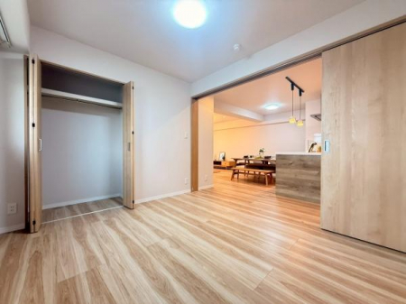 �m���@-
