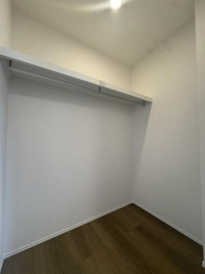 ���[�@�ߗނ���G�ߕ��܂ł��܂����e��WIC�B�����̍L�X�Ƃ����X�y�[�X�ɂ̓X�[�c�P�[�X���̑�^�ו����u���܂��B