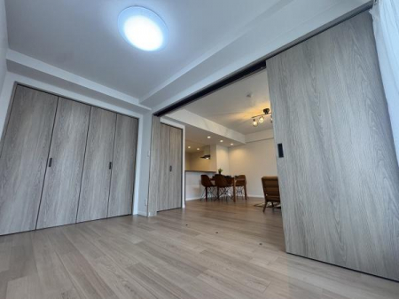 �m���@-
