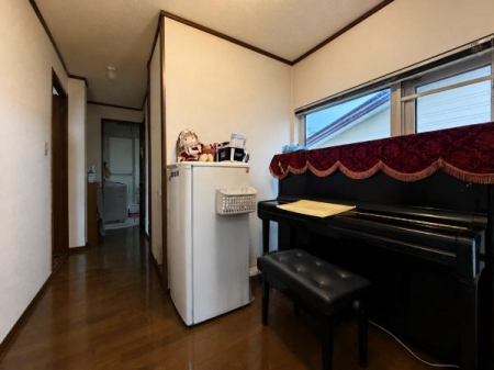 ���ց@-
